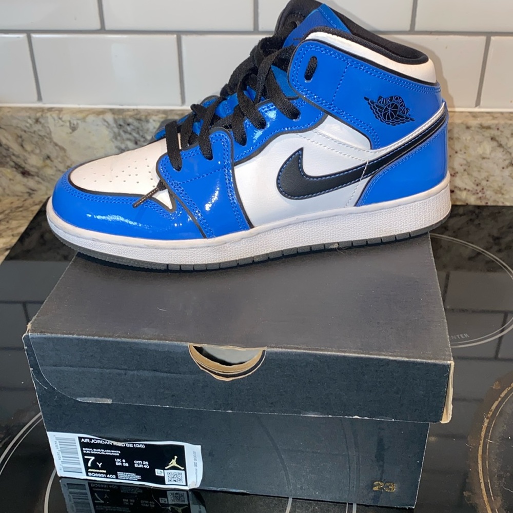 Signal Blue Jordan 1 Mid SE